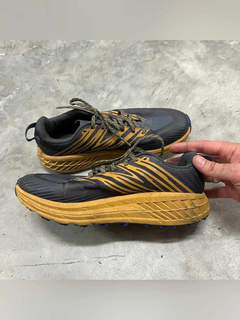 Hoka One One Speedgoat 4 Mens Running Shoes Size 10 Sneakers Golden Yellow